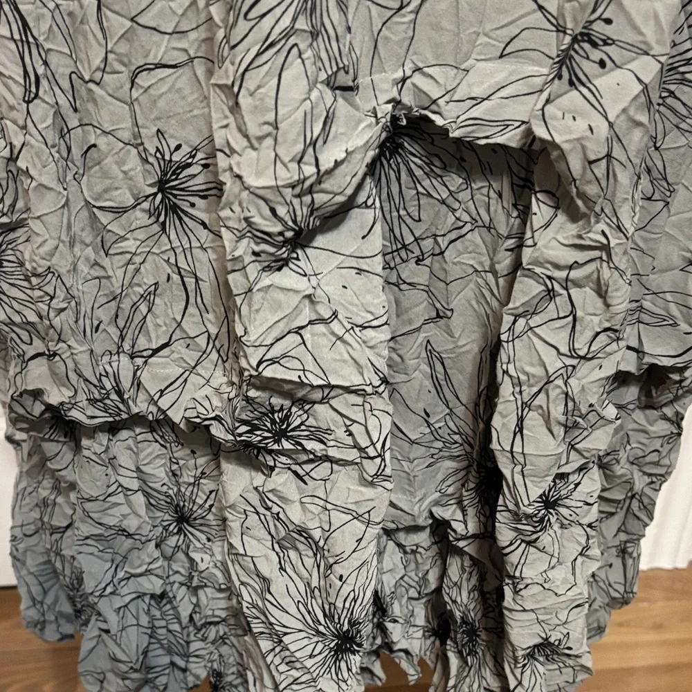 Sleeveless Gray Floral Crinkle Midi Dress - Relaxed Layered Style - Picture 4 of 6